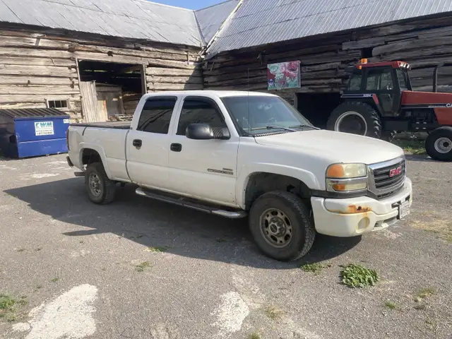 2004 GMC Sierra 2500HD in Cars & Trucks in Renfrew - Image 4