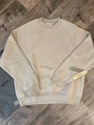 Essentials Fear of God men’s crewneck size Medium , View more