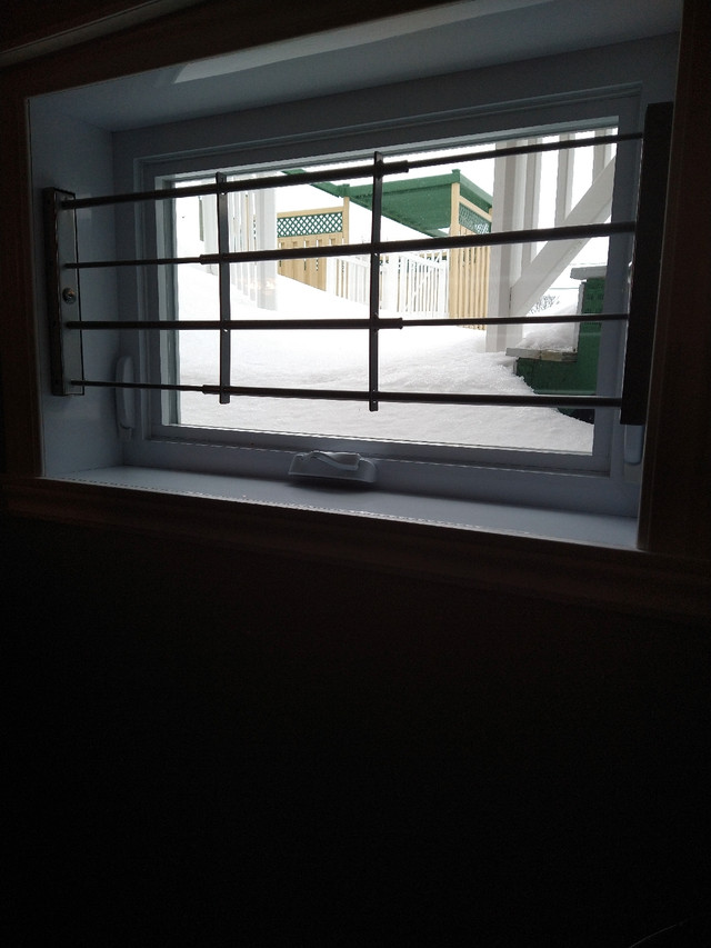 (2) Grillages de protection de fenêtres (2) dans Portes, fenêtres et moulures  à Longueuil/Rive Sud - Image 3
