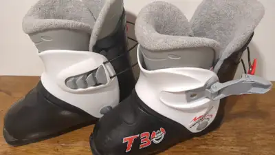 Toddler / kids ski boots - techno pro size 19.5