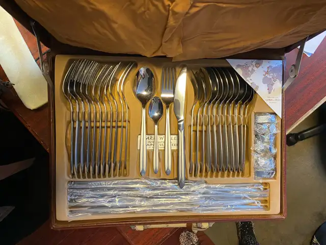 Carl Weill Flatware Set NIB in Kitchen & Dining Wares in City of Toronto - Image 2