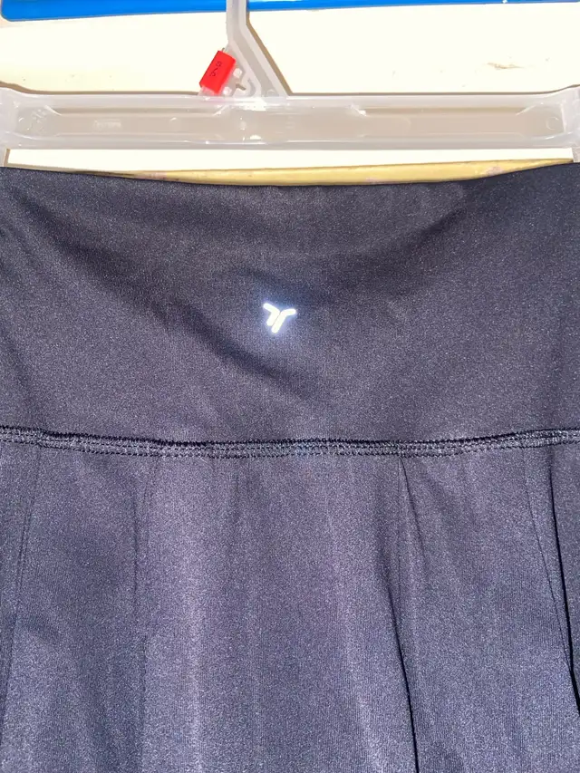 Old Navy active skort sizeS in Women's - Bottoms in City of Toronto - Image 5