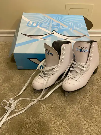 women’s skates - size 5 , View more