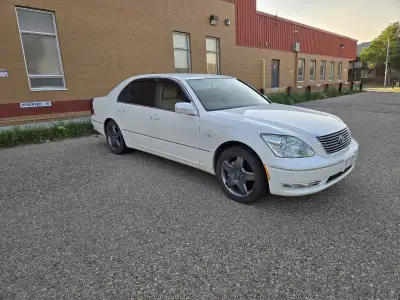 Have this beautiful celsior for sale , trade . It seats at 79k km on the clock, drives, smells, and...