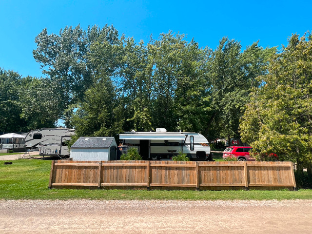 SEASONAL 22' WILDWOOD TRAILER IN BEAUTIFUL GODERICH ONTARIO in Travel Trailers & Campers in Grand Bend - Image 2