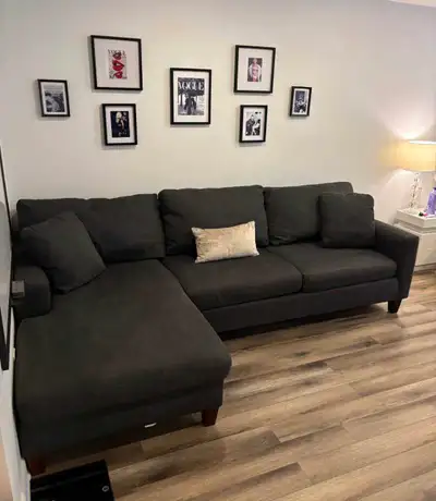 Nous vendons plusieurs meubles car nous refaisons la déco de notre appartement : État : Excellent Ét...