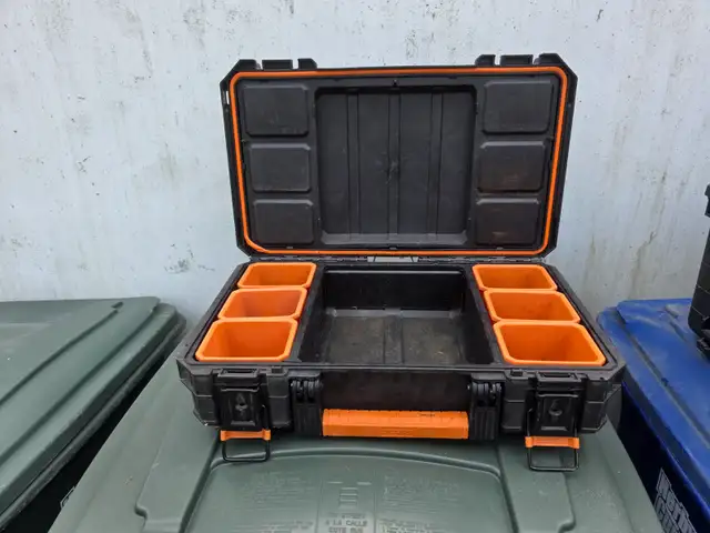 2 RIDGID 22" Gear Cart Pro Wheeled Tool Storage Totes W 2 Boxes in Tool Storage & Benches in Windsor Region - Image 7
