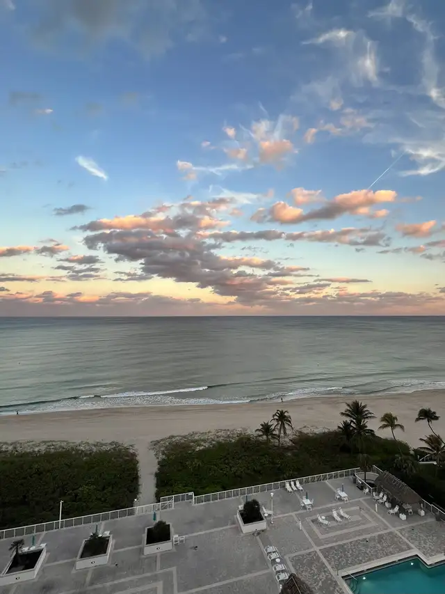 SPECTACULAR POMPANO BEACH CONDO in Florida in Canada - Image 2