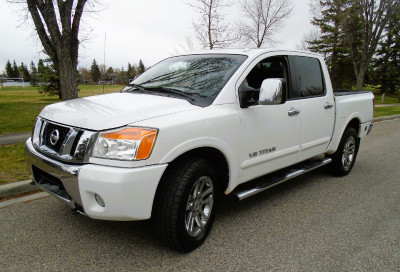 2012 Titan SL,  Top of the line, super Clean, 4x4, Ready to Go !