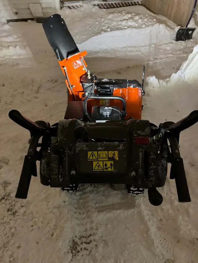 Souffleuse husqvarna ST-327 P hydrostatique  in Lawnmowers & Leaf Blowers in Québec City - Image 4