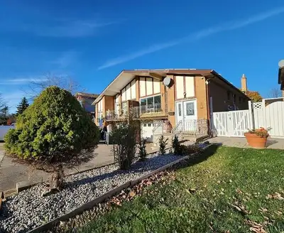 Discover this ideal family bungalow (main level only) available for rent in Erin Mills. The main lev...