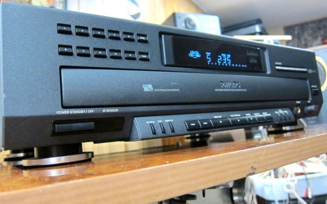 PHILIPS CDC 926 CD PLAYER 5-DISC CHANGER MARANTZ CC-65 CLONE in Stereo Systems & Home Theatre in Ottawa
