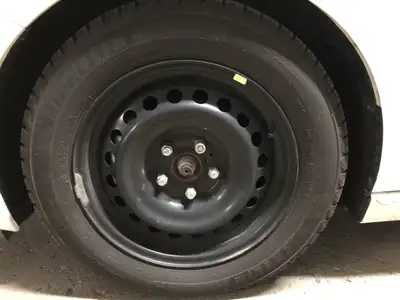 4 Michelin X-ICE winter tires with sensors and 4 steel rims (bolt pattern 5 x 114.3). Used only 1 wi...