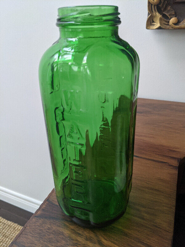 Vintage Green Glass, 40 Ou, Water-Juice Bottle in Arts & Collectibles in Guelph - Image 2