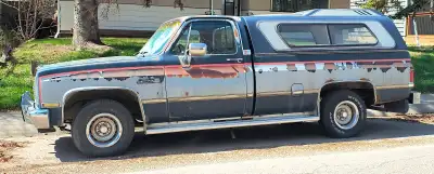 - 247,000 kms - 305 (5.0 l) - Custom Painted Topper "Alberta Special" - Family Business Vehicle - Se...