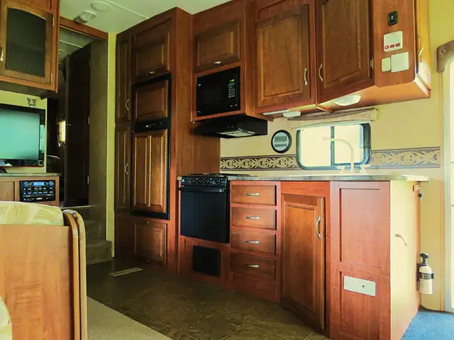 2012 Jayco Superlite Eagle 5th wheel RV $17,500.00 OBO in Travel Trailers & Campers in Terrace - Image 11