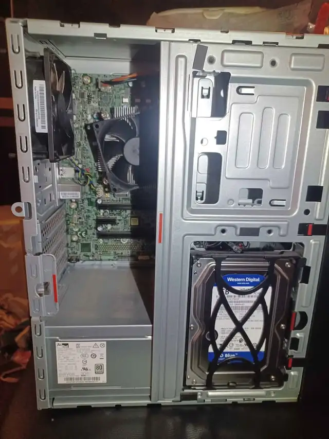 Lenovo compact tower computer in Desktop Computers in City of Montréal - Image 4
