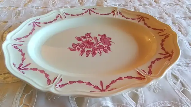WEDGWOOD QUEENS SHAPE PLATTER 13.5 - WILLIAMSBURG HUSK - ENGLAND in Arts & Collectibles in City of Toronto - Image 2