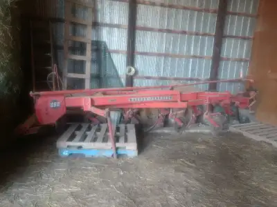 MF 880, 4x16 semi mount high speed bottom plow for sale.Good condition,always stored inside.Asking 1...