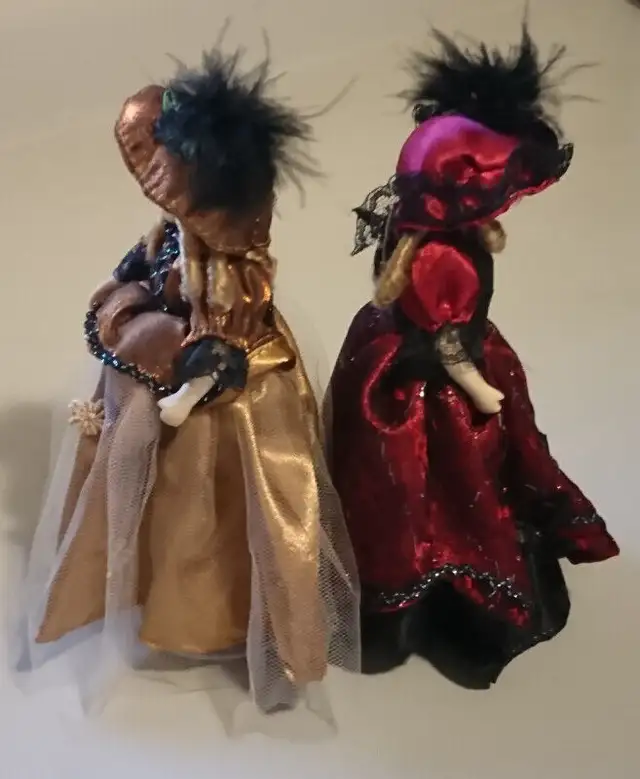 Vintage Porcelain Dolls Natural Looking Hair and on Metal Stands in Arts & Collectibles in Oshawa / Durham Region - Image 7