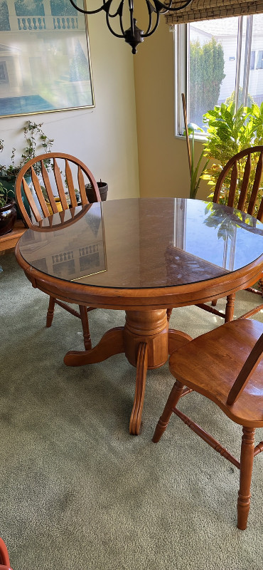 Dining room table in Dining Tables & Sets in Penticton - Image 2