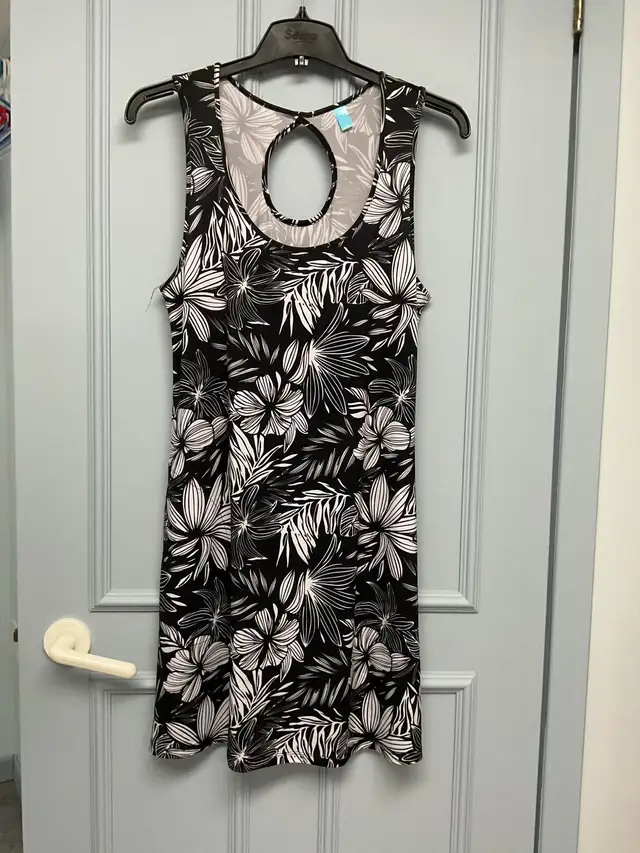 robe d’été grandeur médium  in Women's - Dresses & Skirts in Trois-Rivières - Image 2