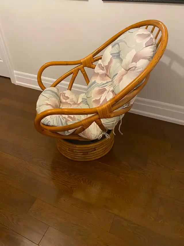 Rattan swivel rocker chair - $400 in Chairs & Recliners in Markham / York Region - Image 3