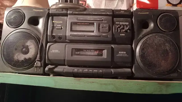 Panasonic RX-DS750 portable stereo ghetto blaster boombox in Stereo Systems & Home Theatre in St. Albert - Image 3