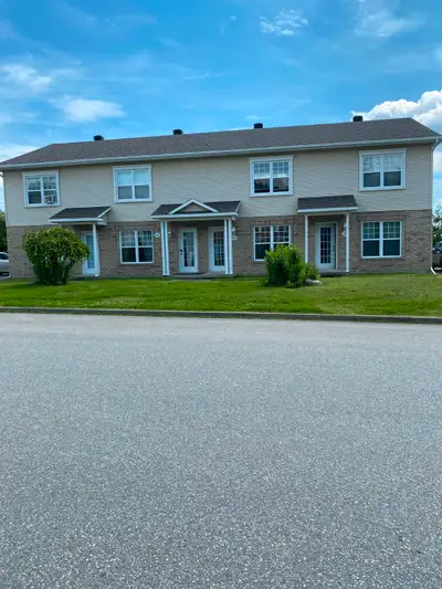 4 1/2 Maison à étage,Nord,secteur convoité.