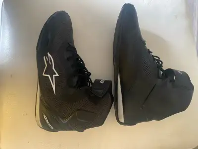 Minor toe scuff, used one season. Paid 250