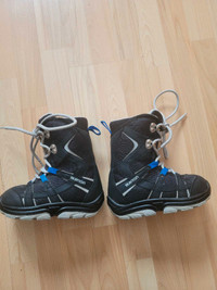 Kids Burton Snowboard Boots  Size 2 