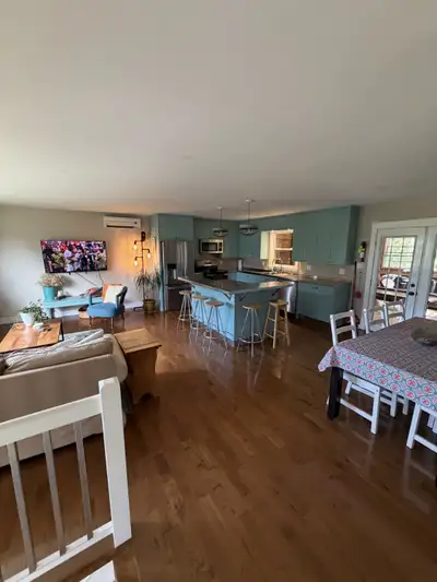 This spacious house (6BDRM 4 Bth) in Lakeside is located 35km from Charlottetown and a stone's throw...
