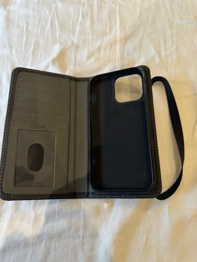 Iphone 14 pro max leather book case in Cell Phone Accessories in Mississauga / Peel Region - Image 3