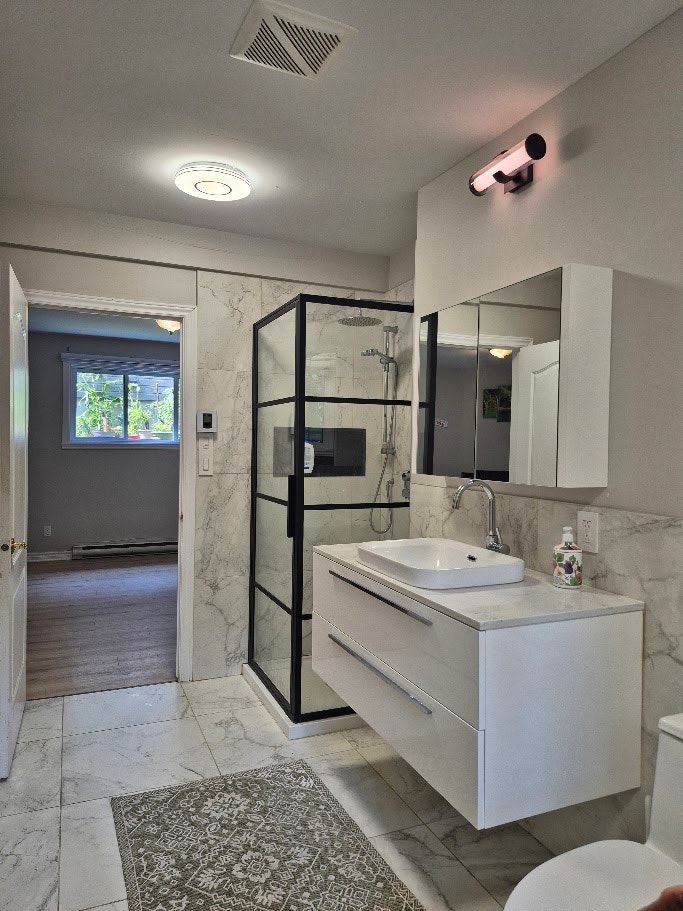 Très beau 4½ rénové – Tout inclus – Semi-meublé – Disponible dès — photo 2