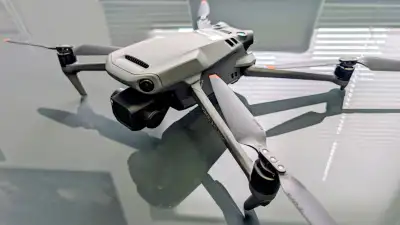 DRONE DJI Mavic 3 Classic + Fly More Kit + Accessoires (État comme neuf) PRIX DEMANDÉ : 1 600 $ VALE...