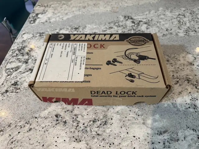 Yakima DoubleDown 5 - 5 Bike Hitch Mount Bike Rack - With Lock in Other in Guelph - Image 6