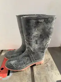 Rubber chore boots
