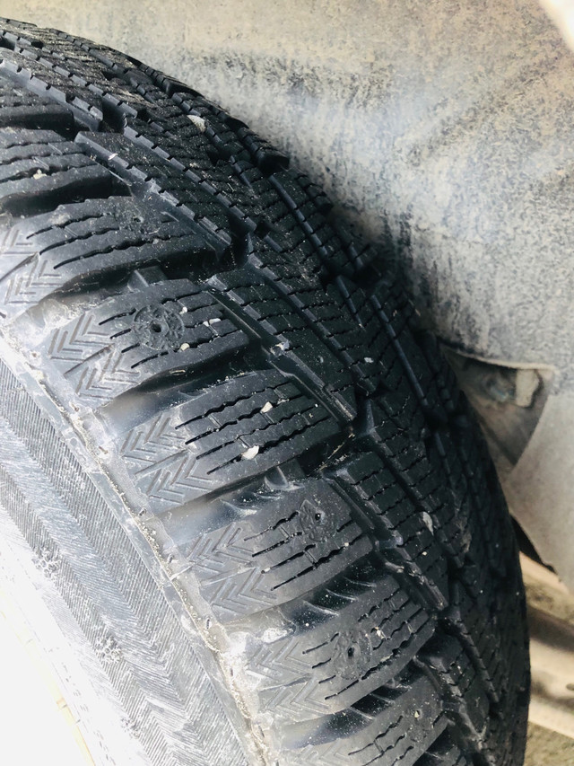 4 Winter tires 215/65R16   dans Ventes de garage  à Edmundston