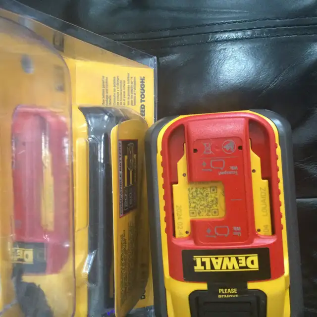 dewalt battery in Power Tools in Hamilton - Image 2