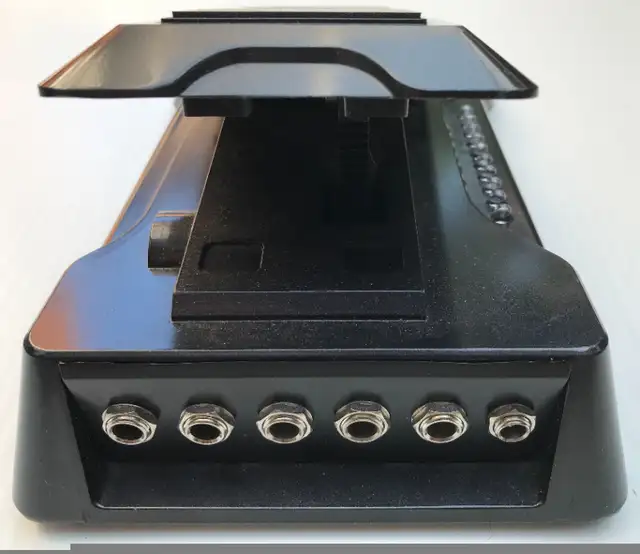 Visual Sound Visual Volume Pedal - Excellent Condition in Amps & Pedals in City of Toronto - Image 4