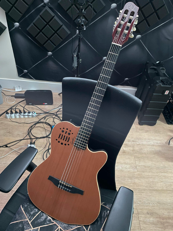 Godin ACS Slim Nylon Natural Finish Acoustic Electric Classical in Guitars in City of Halifax