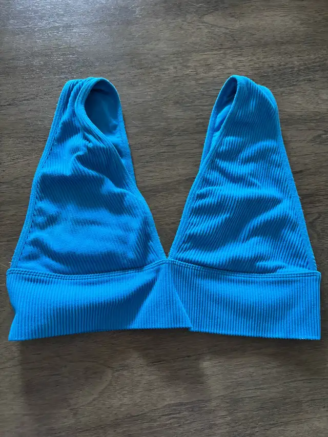 Garage Crop Top in Women's - Tops & Outerwear in Sarnia - Image 2