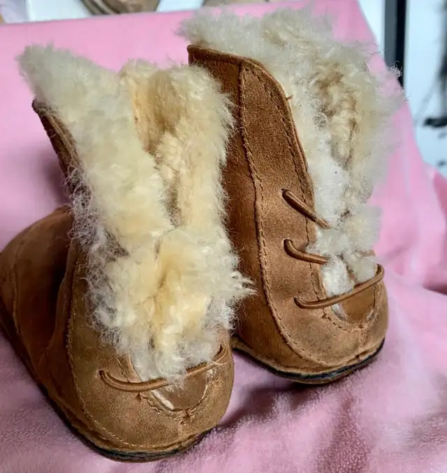 Child uggs boots in Clothing - 6-9 Months in Oshawa / Durham Region - Image 5