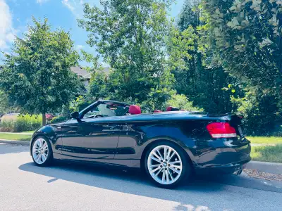 Certified.116 kms. 3.0 6 Cyl. Automatic with Tiptronic and Paddle Shifters. Metallic black on spotle...