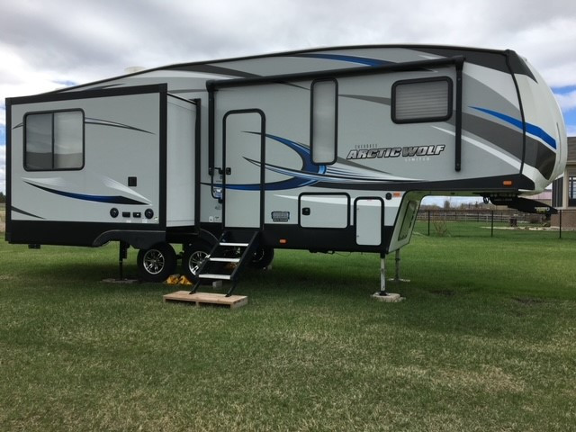 2019 Forest River - Arctic Wolf Cherokee 5th Wheel | Travel Trailers