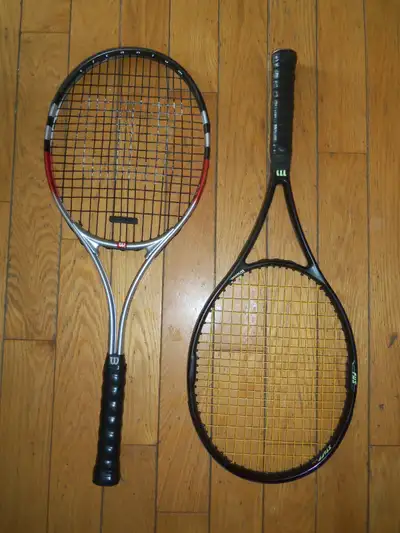Raquettes de tennis wilson très propres excellente condition 40$ pour les deux JE NE VEND PAS SÉPARÉ...