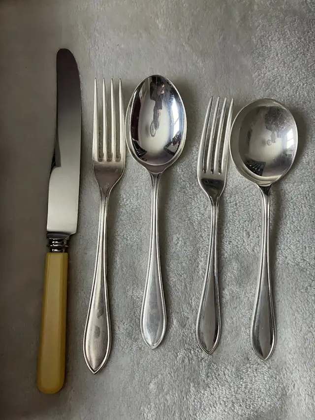 Sheffield Silver Plated Cutlery Set in Kitchen & Dining Wares in Oakville / Halton Region - Image 5