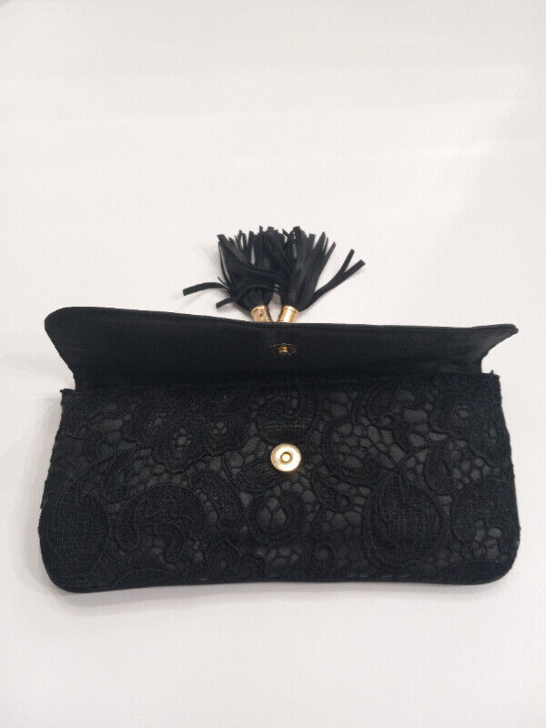 Clutch Purse in Women's - Bags & Wallets in Norfolk County - Image 2