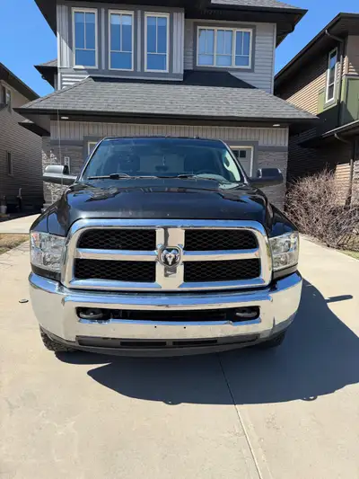 2015 Ram 2500 6.4L hemi v8 Backup camera Seats 6 4X4 5th wheel tow hitch Great work truck Has HEMI(l...