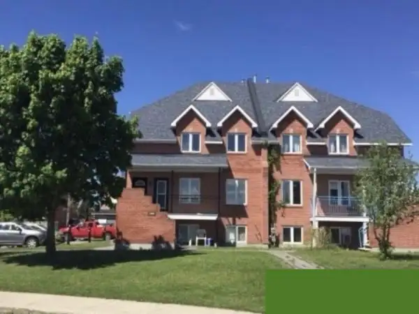 condo,5½. Quartier tranquille idéal famille pour